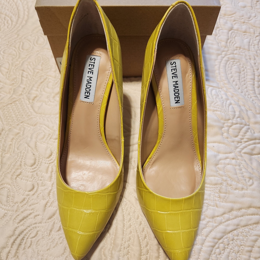 Steve Madden Citron Color Croc-Pattern Heels